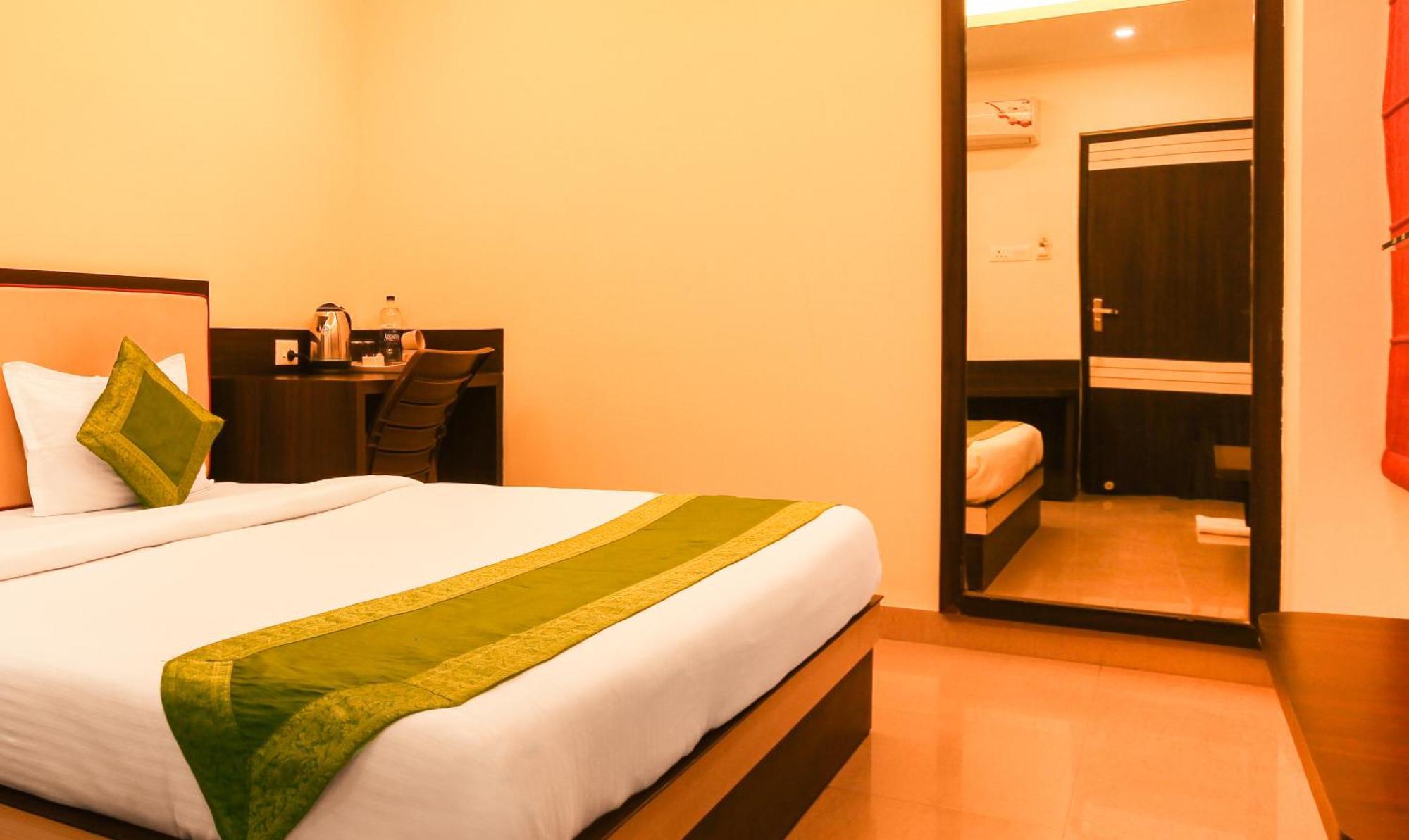Hotel Janki International Sigra 2 Km From Kashi Vishwanath Temple Varanasi Luaran gambar