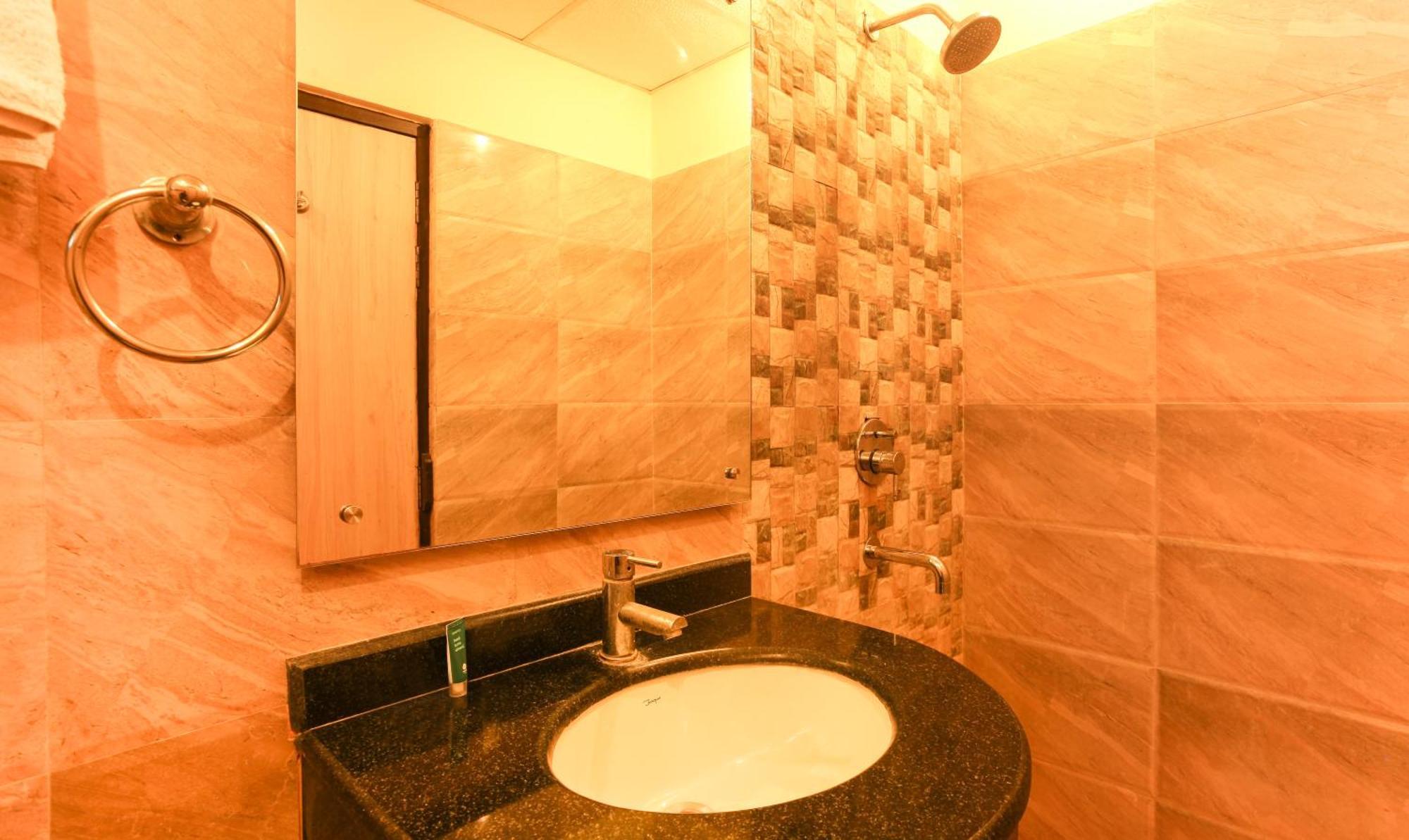 Hotel Janki International Sigra 2 Km From Kashi Vishwanath Temple Varanasi Luaran gambar