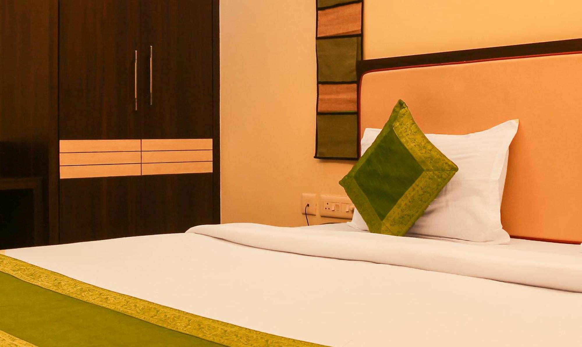 Hotel Janki International Sigra 2 Km From Kashi Vishwanath Temple Varanasi Luaran gambar
