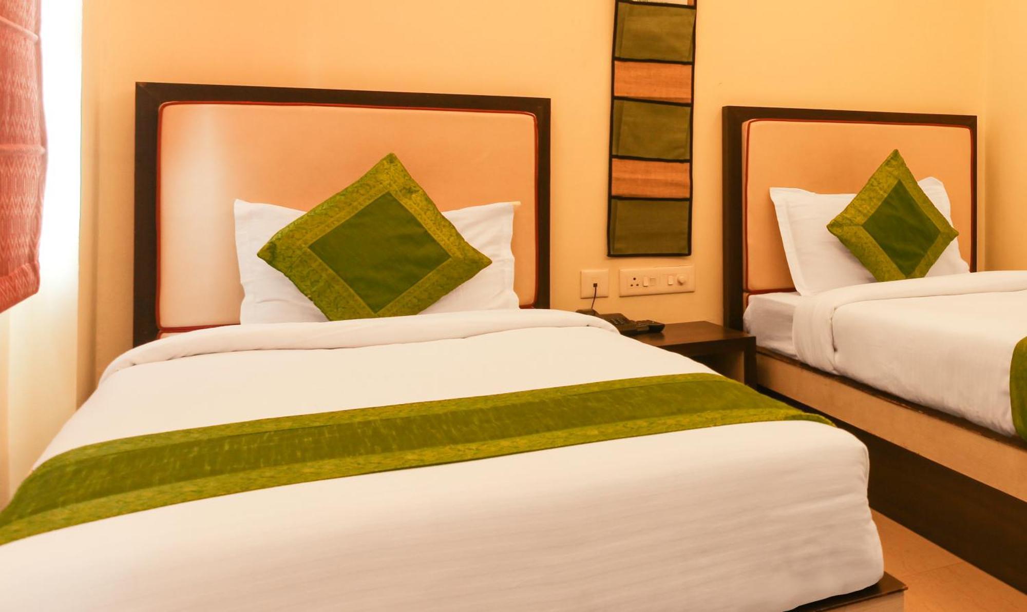 Hotel Janki International Sigra 2 Km From Kashi Vishwanath Temple Varanasi Luaran gambar