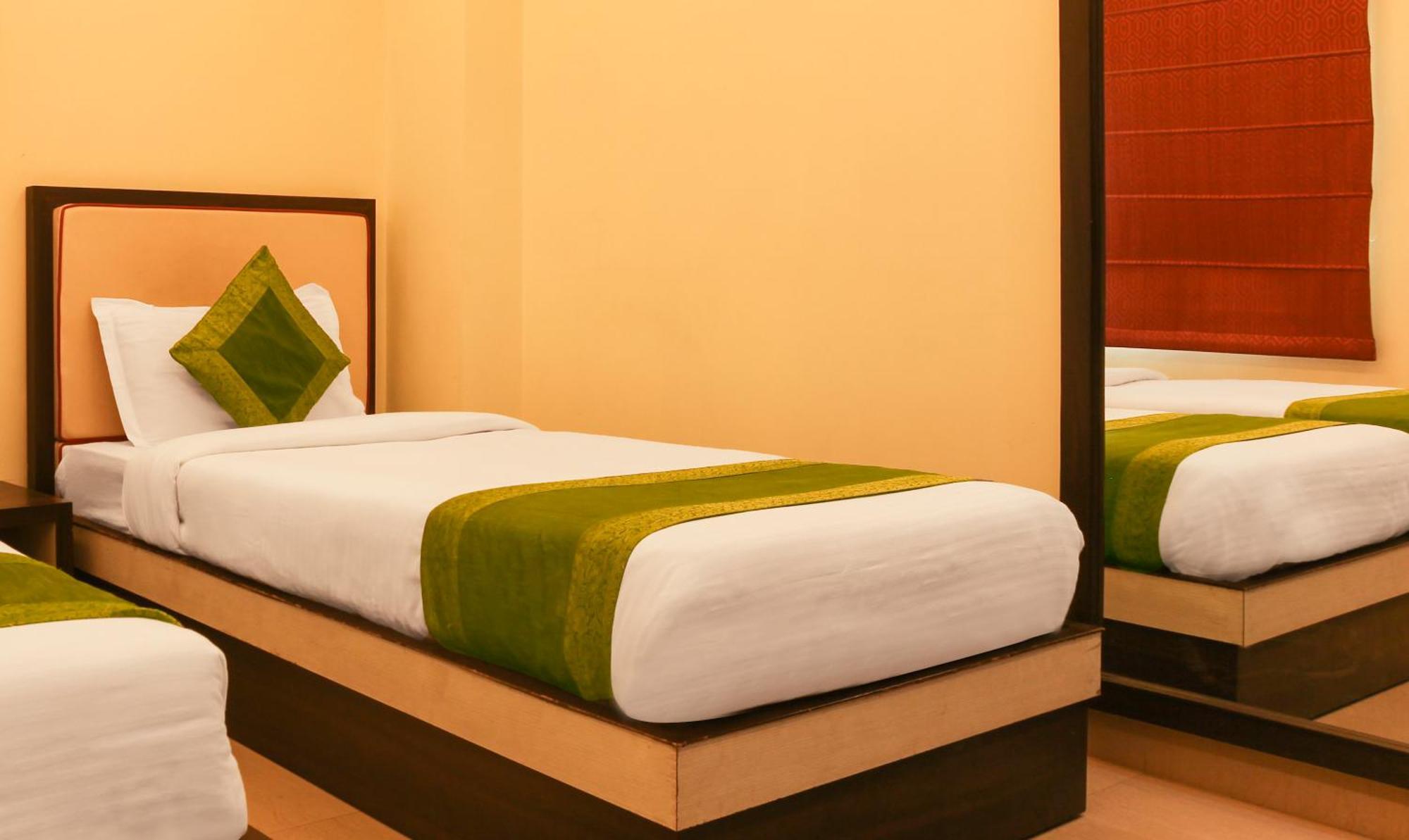 Hotel Janki International Sigra 2 Km From Kashi Vishwanath Temple Varanasi Luaran gambar