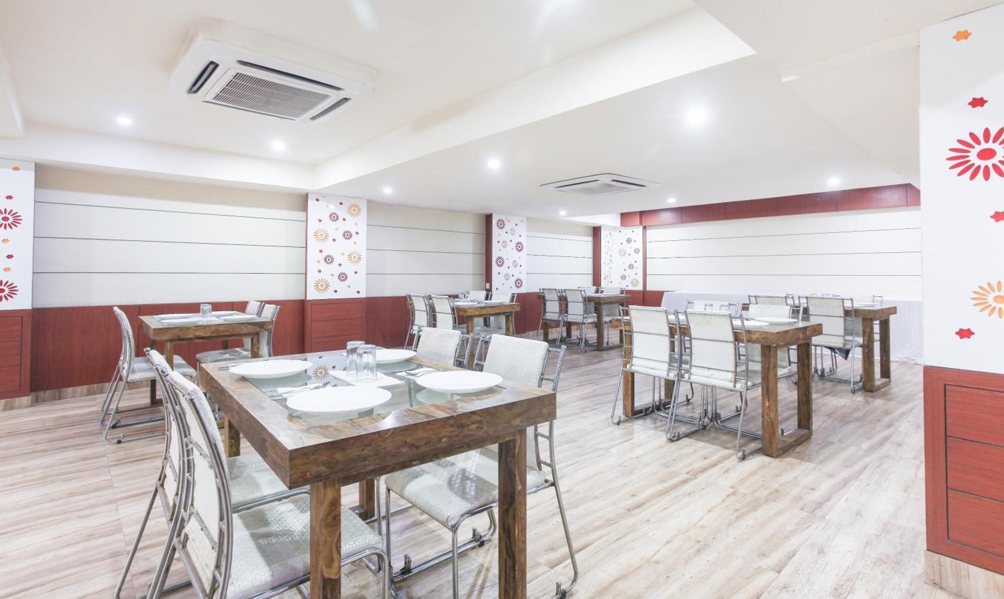 Hotel Janki International Sigra 2 Km From Kashi Vishwanath Temple Varanasi Luaran gambar