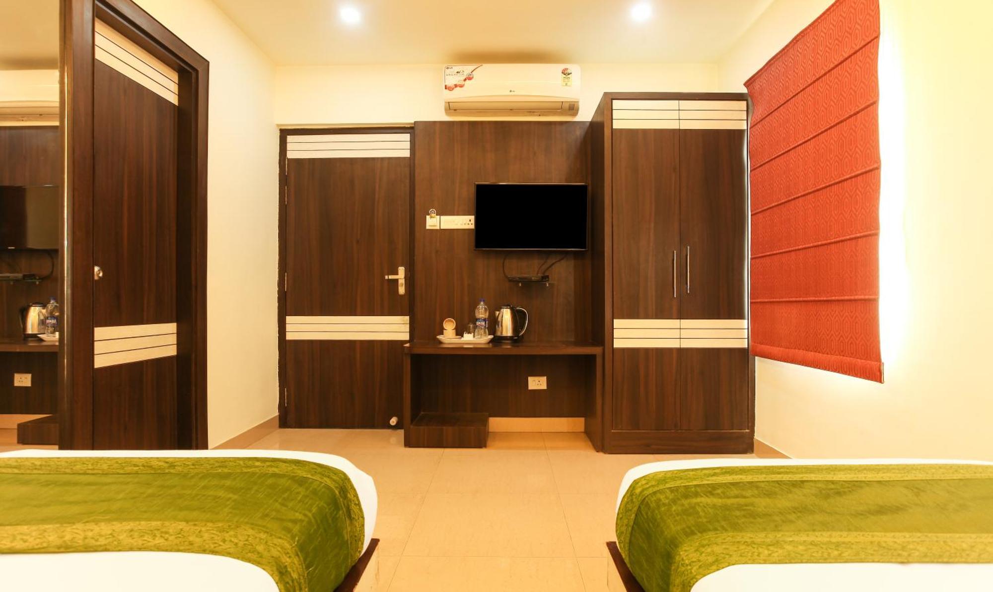 Hotel Janki International Sigra 2 Km From Kashi Vishwanath Temple Varanasi Luaran gambar