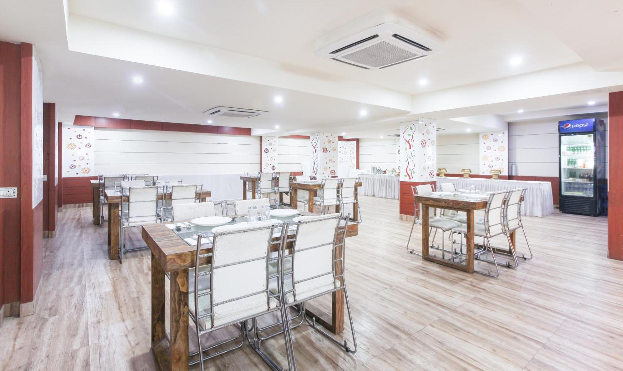 Hotel Janki International Sigra 2 Km From Kashi Vishwanath Temple Varanasi Luaran gambar