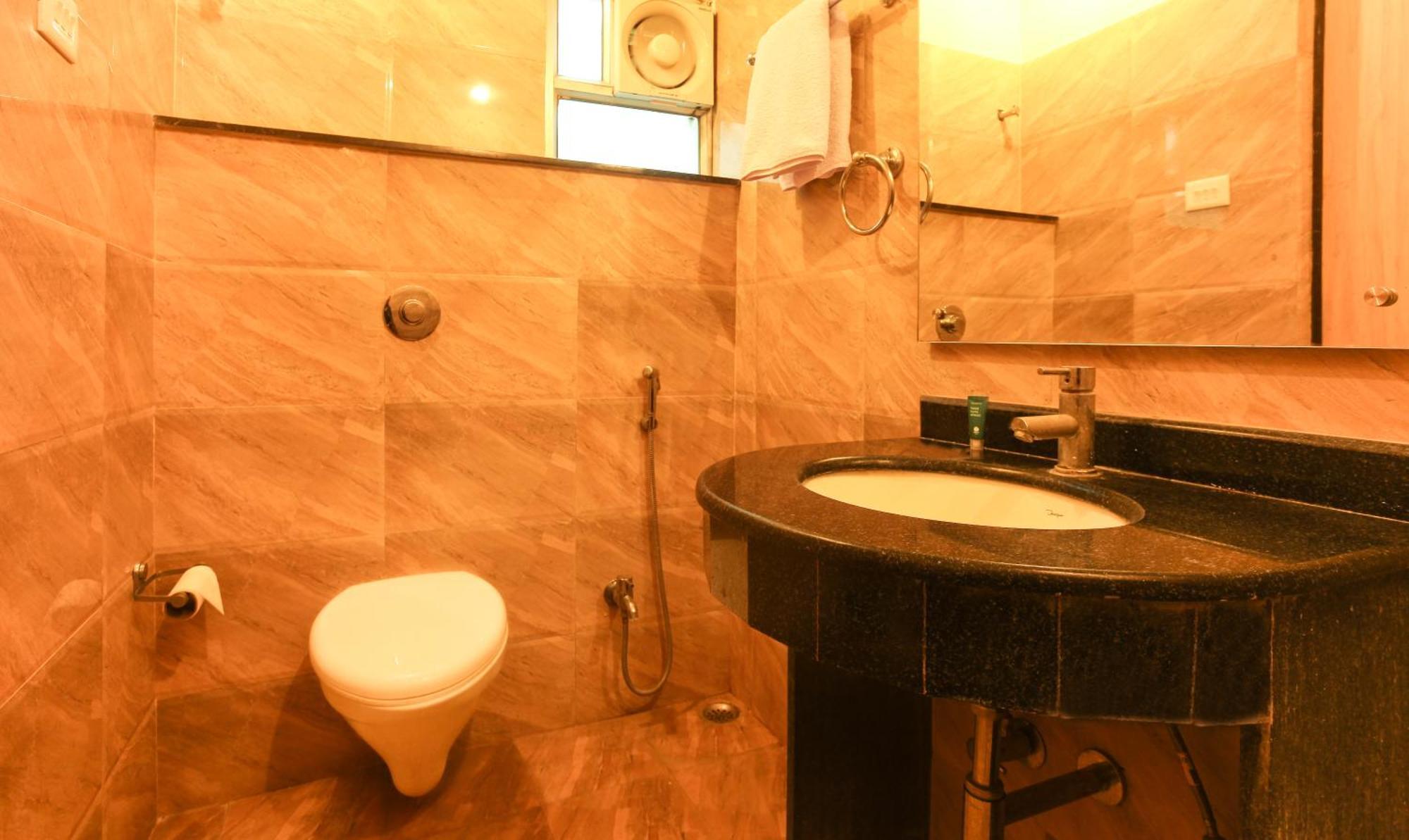 Hotel Janki International Sigra 2 Km From Kashi Vishwanath Temple Varanasi Luaran gambar