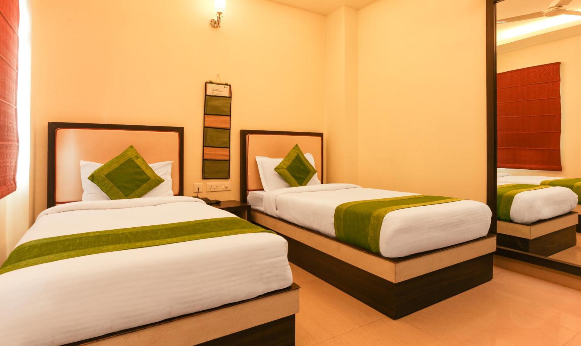 Hotel Janki International Sigra 2 Km From Kashi Vishwanath Temple Varanasi Luaran gambar