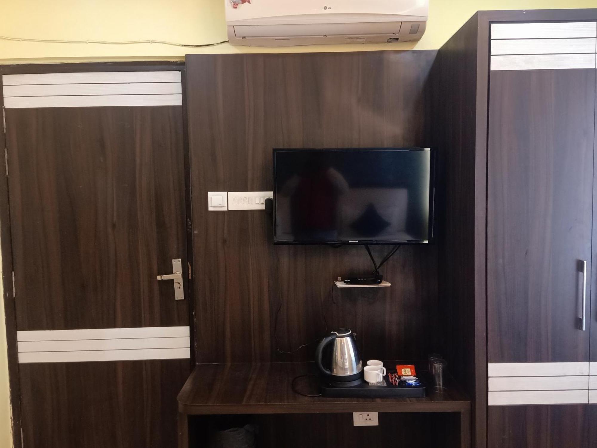 Hotel Janki International Sigra 2 Km From Kashi Vishwanath Temple Varanasi Luaran gambar