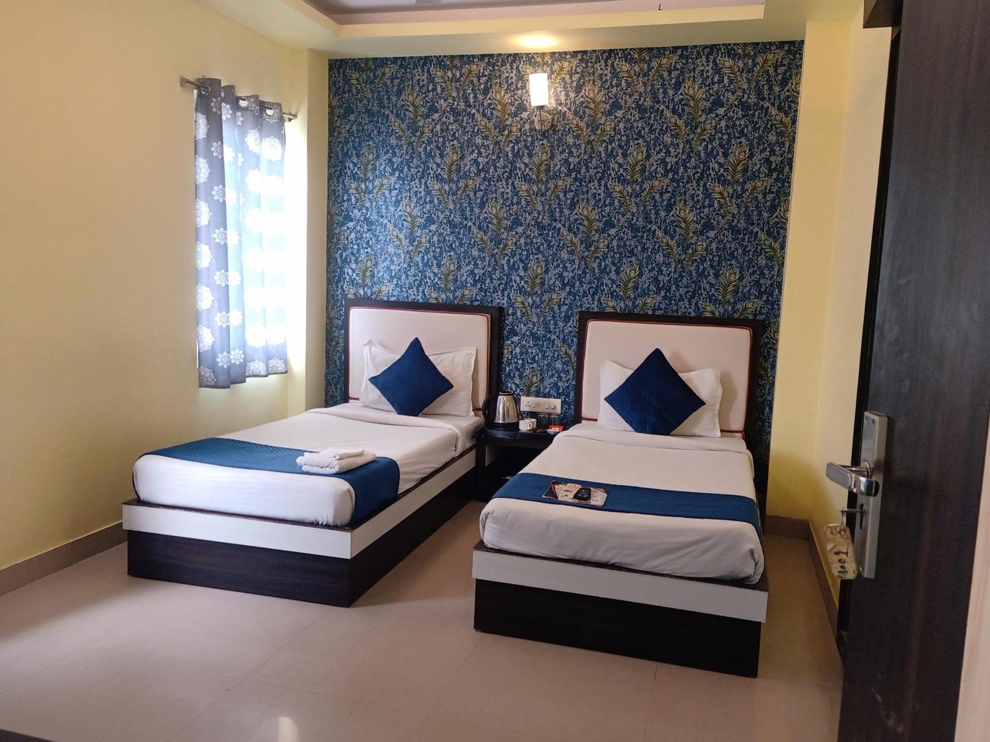 Hotel Janki International Sigra 2 Km From Kashi Vishwanath Temple Varanasi Luaran gambar